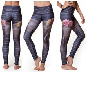 🌸Host Pick🌸 Teeki Women's Yoga Leggings in Love the Elephant Hot Pants